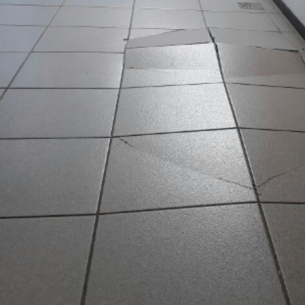 Desplacamento cerâmico